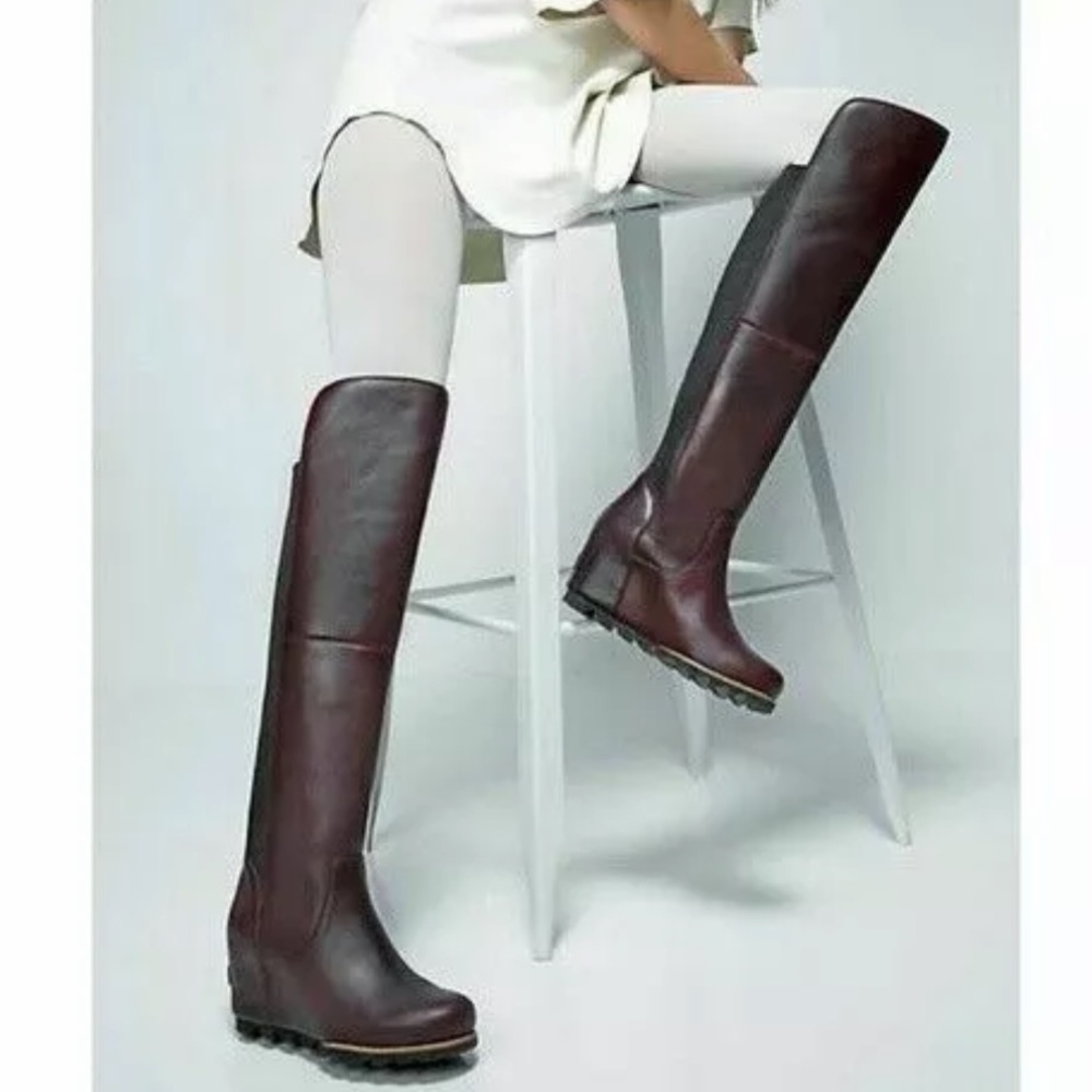EUC Sorel Fiona Over The Knee Lux Burgundy Black Boots- Size 9
